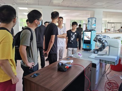 机械工程学院举办“百年校庆”实验室开放日活动